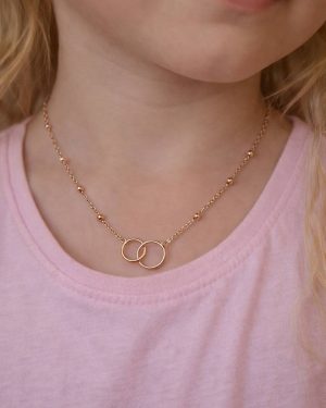 Alternative view of Collier enfant anneaux entrelacés